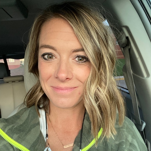 Meet your Posher, Sarah - Picture 3 of 4